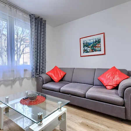 Apartment Center Sea By Interhome