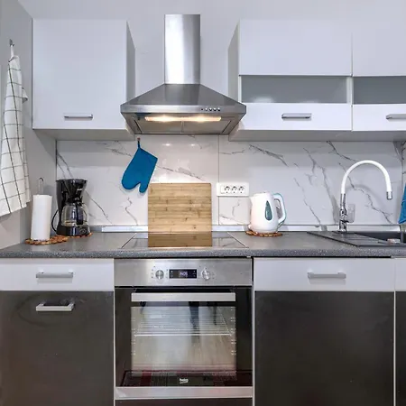 Apartment Center Sea By Interhome