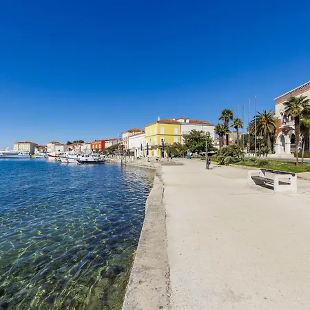 Center Sea By Interhome Porec
