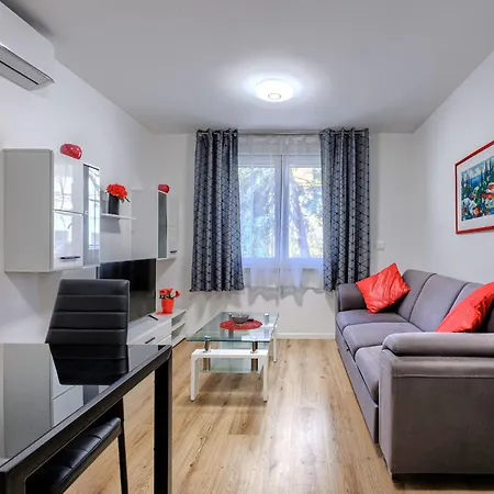 Apartment Center Sea By Interhome