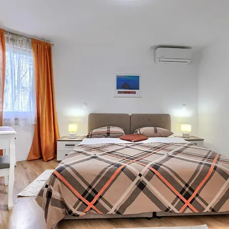 Apartment Center Sea By Interhome *