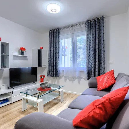 Apartment Center Sea By Interhome Porec