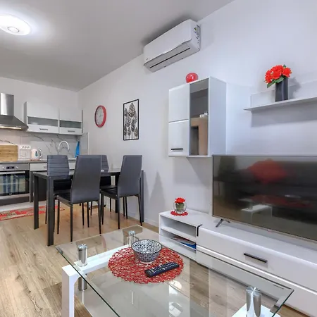 Apartment Center Sea By Interhome