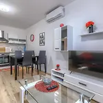 Apartament Center Sea By Interhome